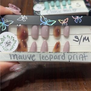 Mauve leopard gel x nails